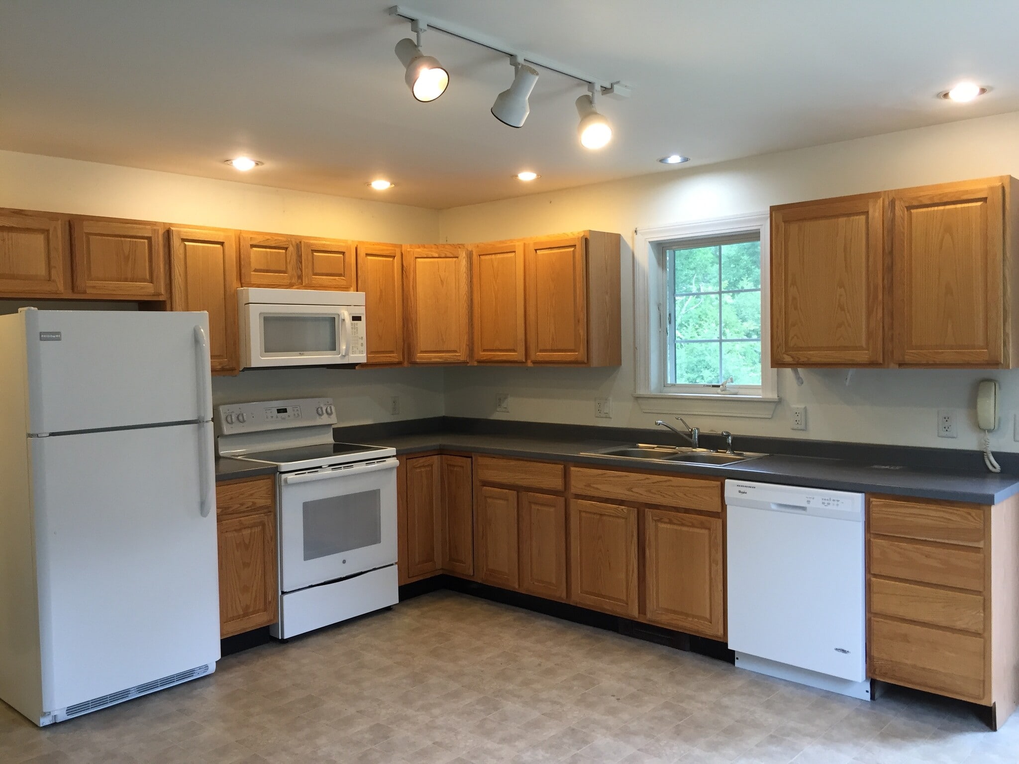 Kitchen - 1175 Mere Point Rd