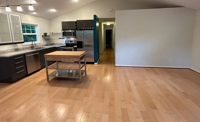 Building Photo - East Asheville - Contemporary Bungalow