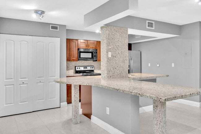 Building Photo - 2881 N Oakland Forest Dr