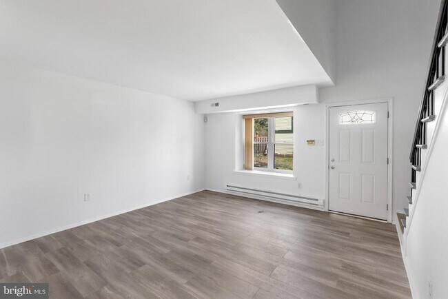 Building Photo - 14 Dover Ct