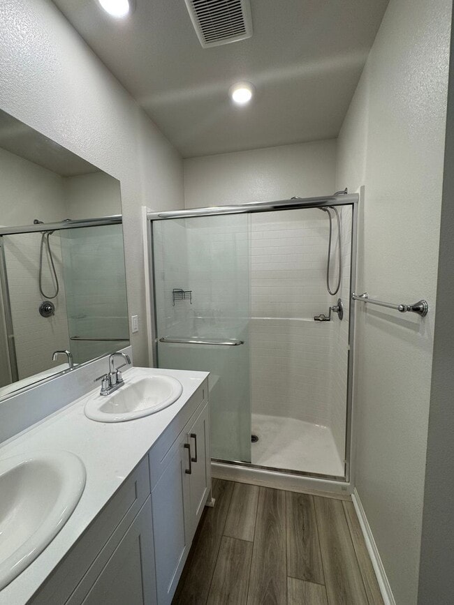 Building Photo - 2 Bedrooms 2.5 Bathrooms condo