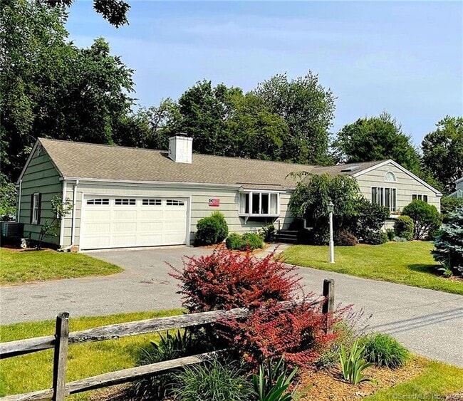 Building Photo - 160 Nearwater Ln