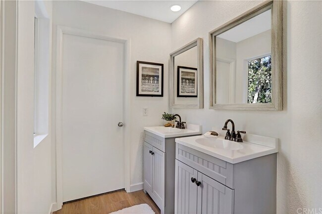 Building Photo - 1 Sandalwood