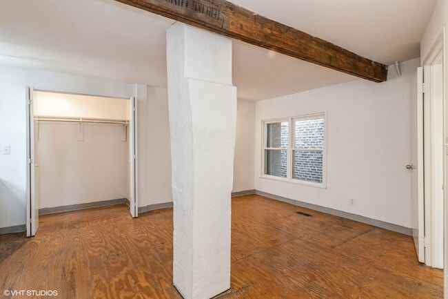 Building Photo - 726 W 18th St