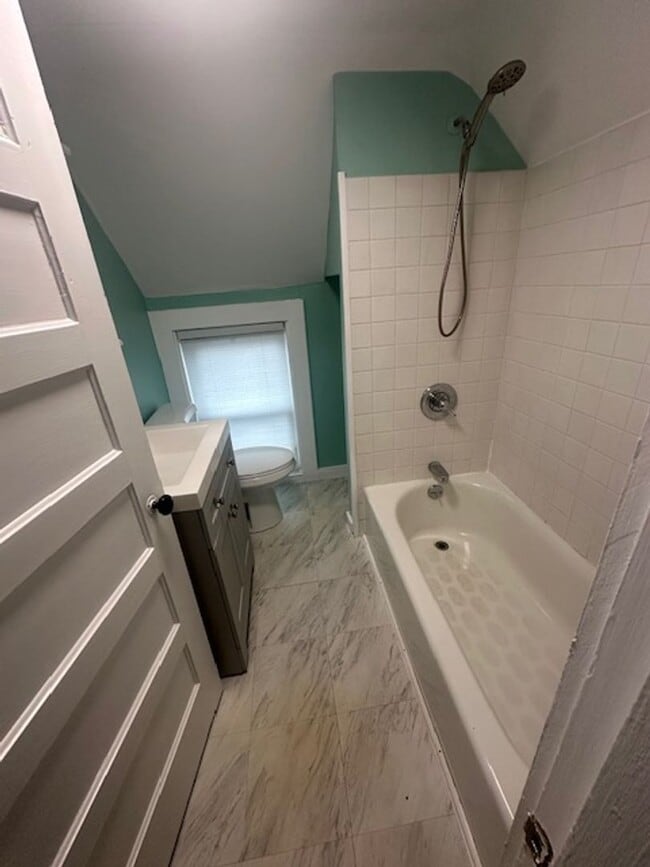 Building Photo - Private 2BR/1.5BA House – Recently Updated