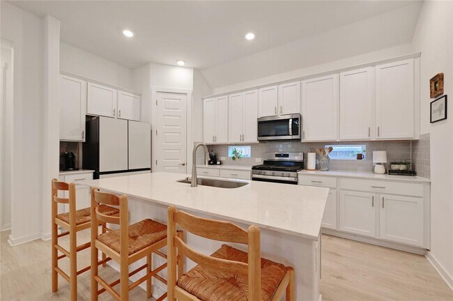 Building Photo - 2037 Rosin Jaw Walk