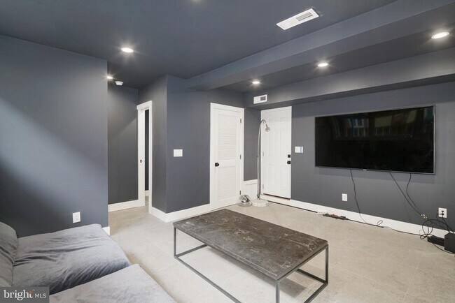 Building Photo - 1126 Lombard St