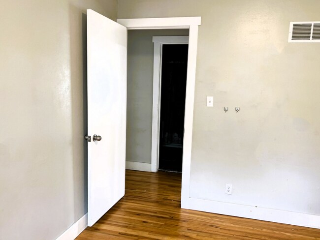 Building Photo - 7720 E Clay St