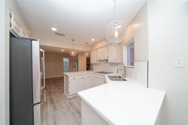 Building Photo - 5407 Oakhaven Ln