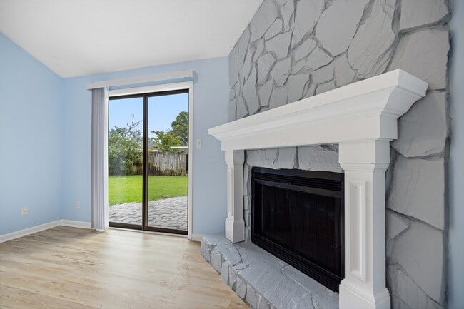 Building Photo - 349 Primrose Cir