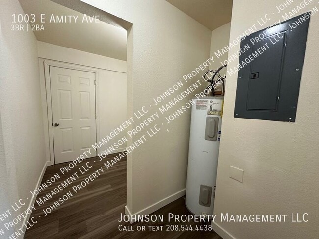 Building Photo - 1003 E Amity Ave