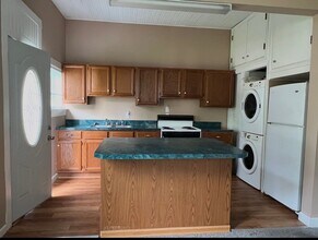 Building Photo - Spacious 5 Bedroom, 2 Bath available for the 2026 - 2027 school year - **The price is for whole u...