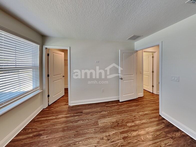 Building Photo - 1050 Summer Stone Loop