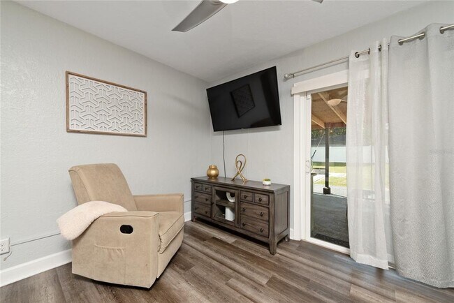 Building Photo - 6045 Sage Dr