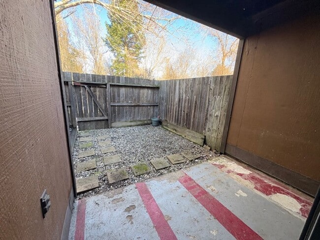 Building Photo - Beautiful 2-bedroom, 1.5-bath Townhome in the heart of Rohnert Park