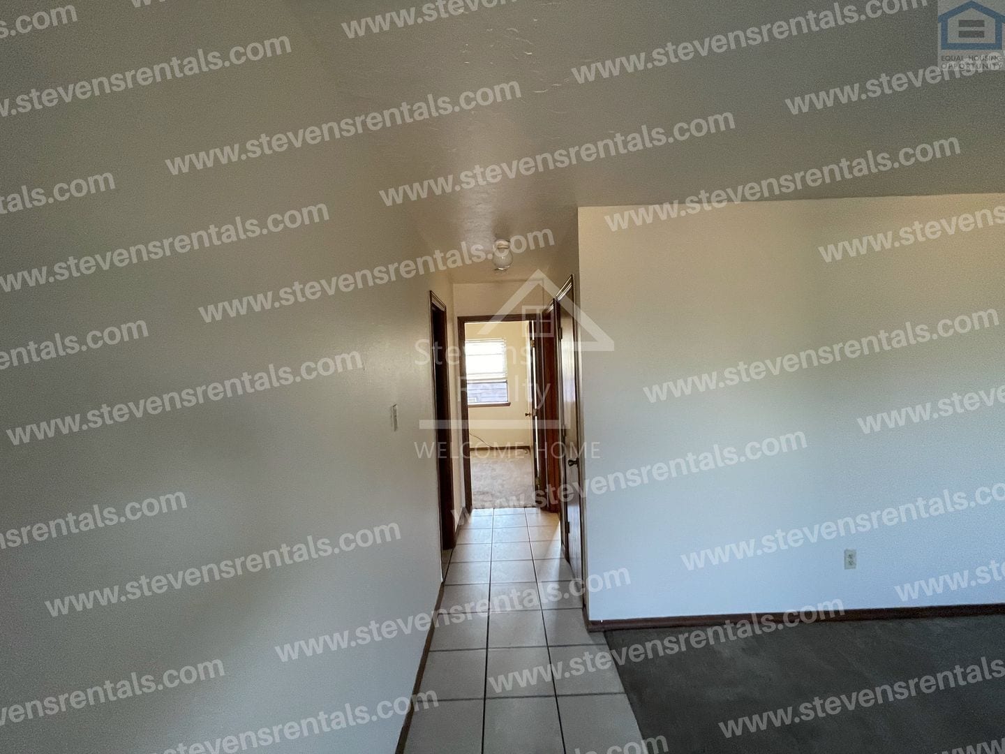 Building Photo - 1912 SW D Ave