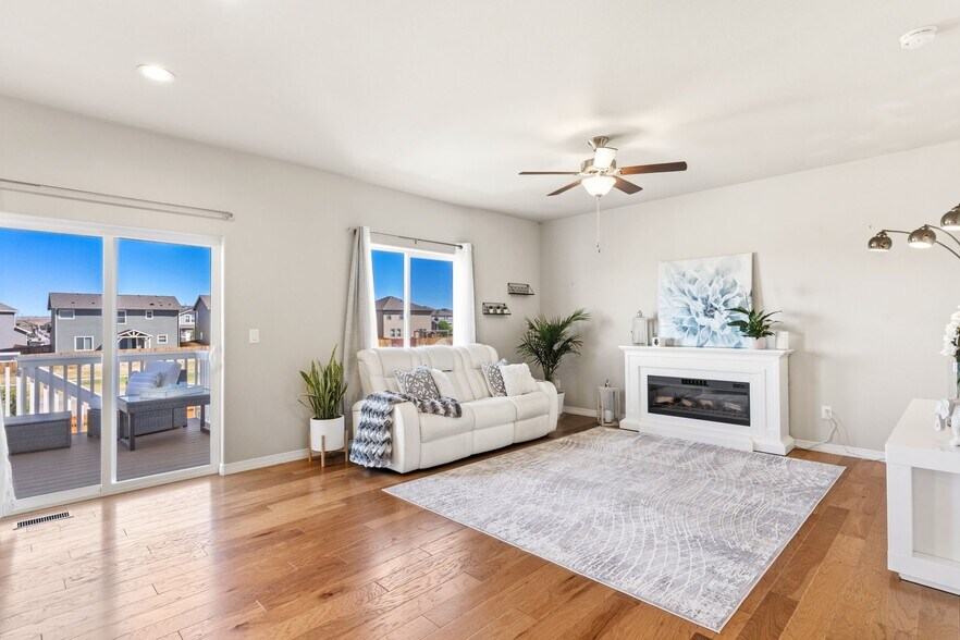 Building Photo - 10850 Matta Dr