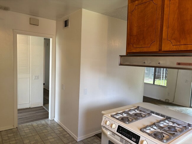 Building Photo - Cozy Cul-De-Sac Home