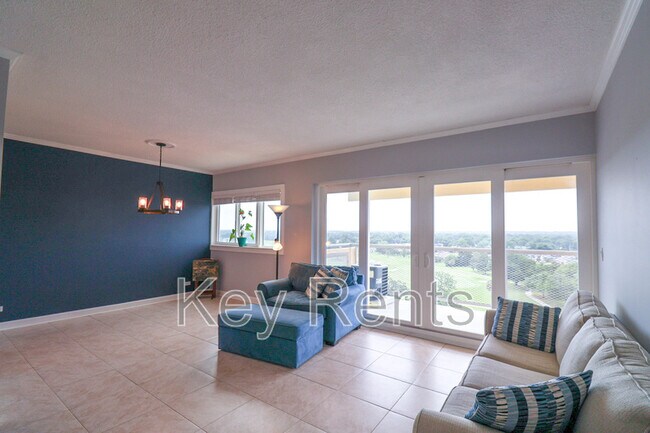 Building Photo - 825 Bayshore Dr