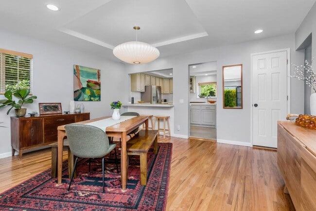 Building Photo - A charming 3-bedroom, 2.5 bath home in Don...