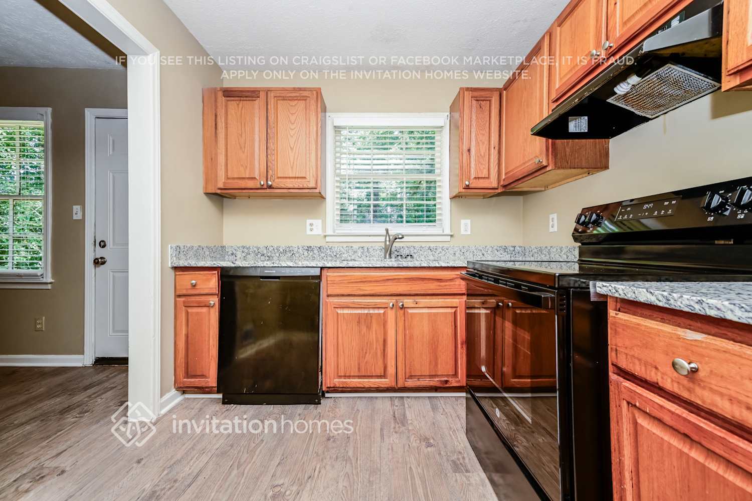 Building Photo - 1367 Classic Dr NE
