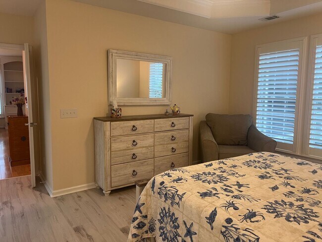 Building Photo - Lovely Furnished Home in The Haven