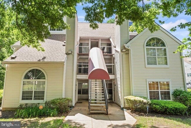 Building Photo - 1013 Fallcrest Ct