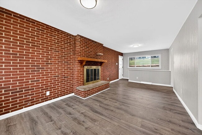 Building Photo - 9475 Yorktown Dr