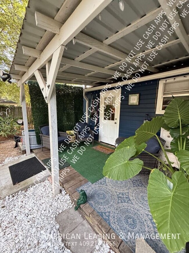 Building Photo - 803 Markus Ave