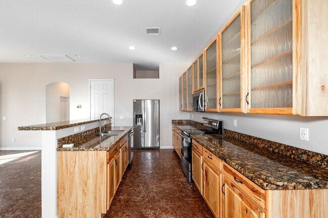 Building Photo - Country living at its finest!