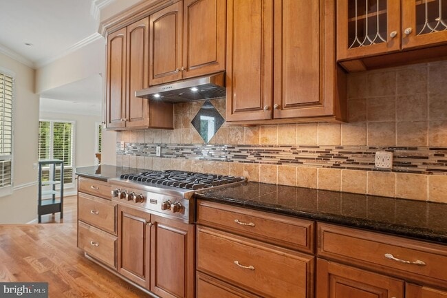 Building Photo - 5905 Lone Oak Dr