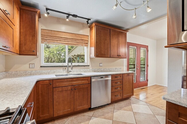 Building Photo - $2,740.95, 4 Beds - 1 Bath, Single Family Home in Denver with Washer and Dryer!