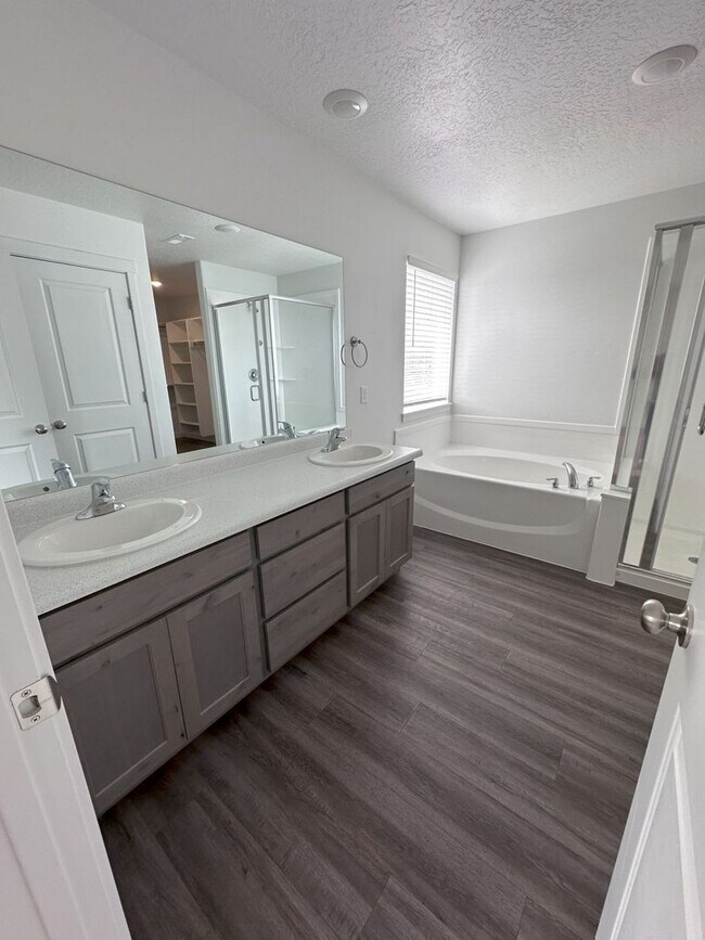 Building Photo - BEAUTIFUL 3-BEDROOM 2.5 BATH TOWNHOME FOR RENT