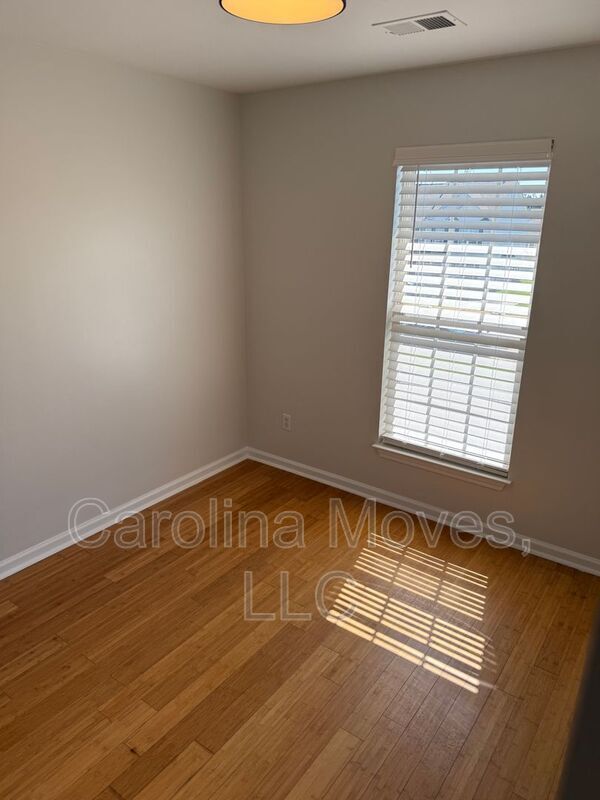 Building Photo - 230 Spring Crossing Cir