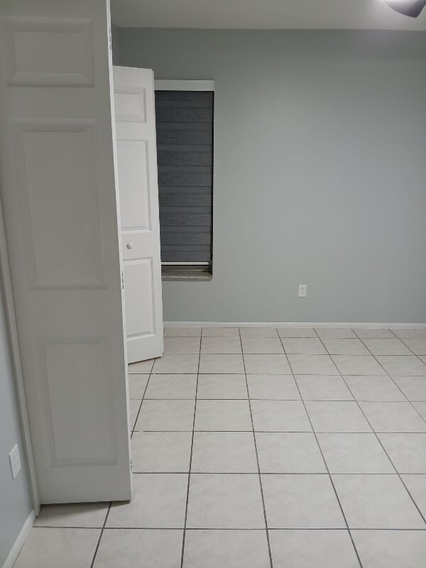 Building Photo - 2507 Matena Ave S