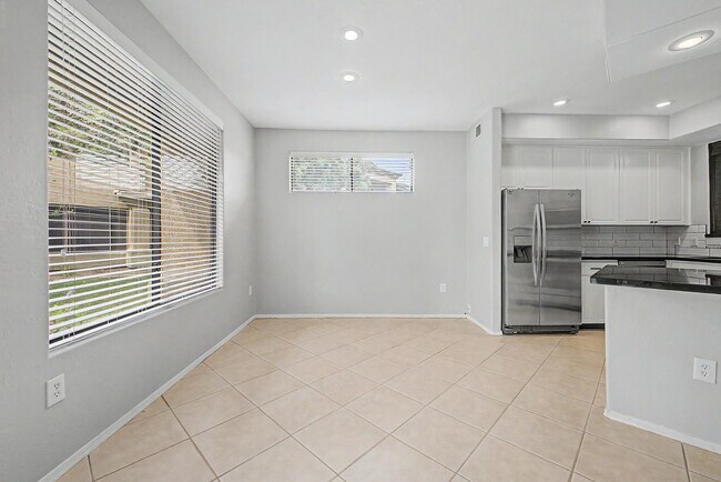 Building Photo - 705 W Queen Creek Rd