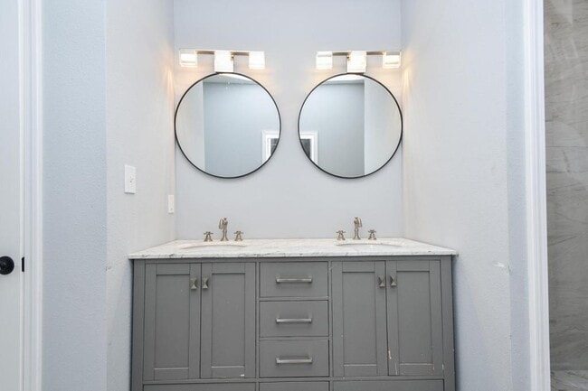 Building Photo - 10322 Rancho Bernardo Ln