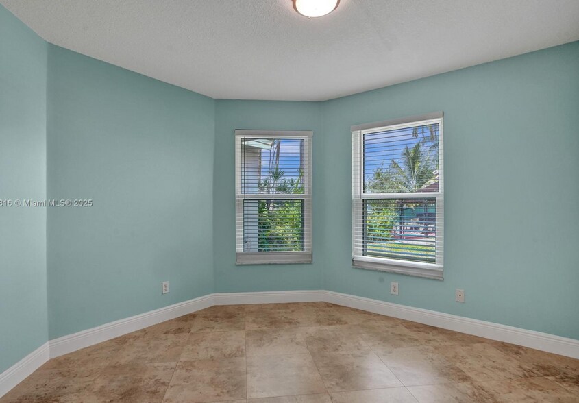Building Photo - 8820 Woodside Ct