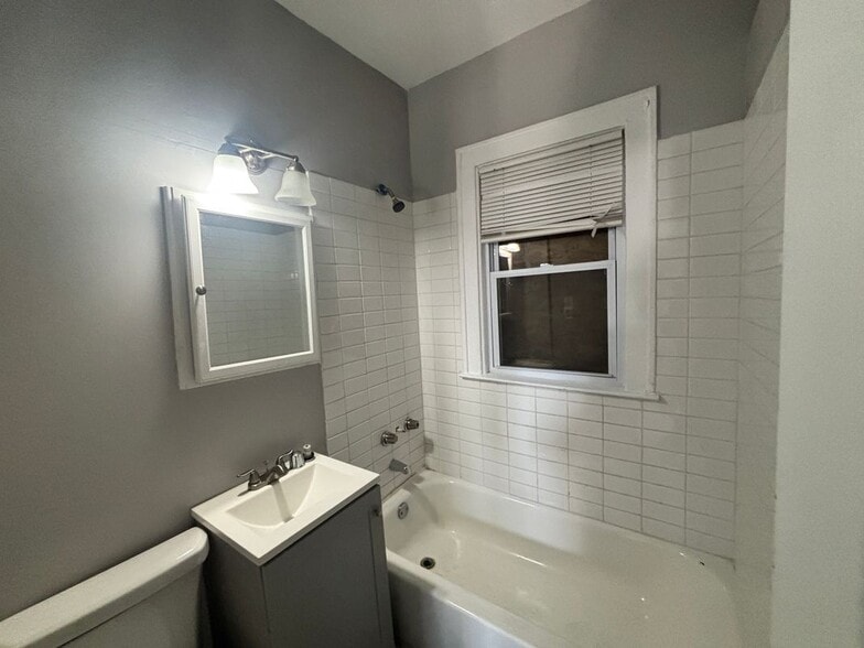 Building Photo - 15525 LaSalle St