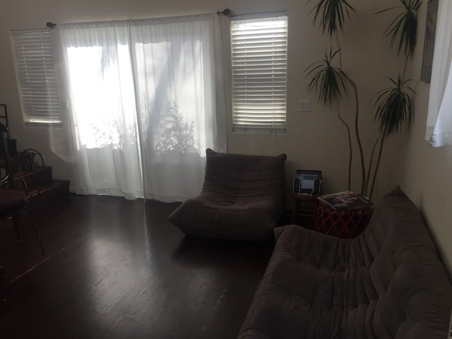 living room - 1306 Electric Ave