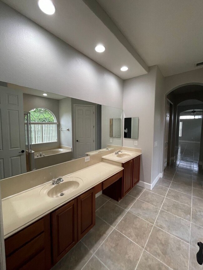 Building Photo - BAY ISLE-POOL HOME-14332 Hampshire Bay Cr. Winter Garden, FL 34787