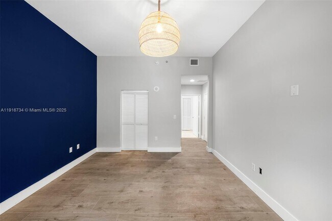 Building Photo - 950 Brickell Bay Dr