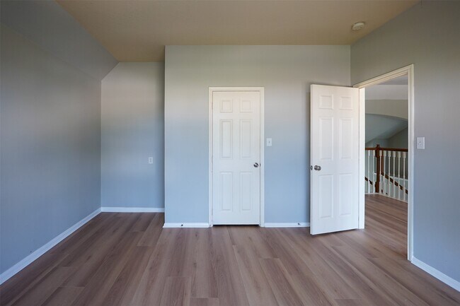 Building Photo - 2403 Blue Shadow Dr