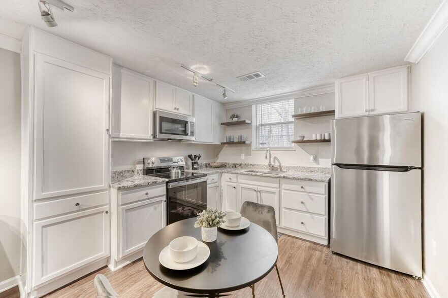 Building Photo - 136 River Walk