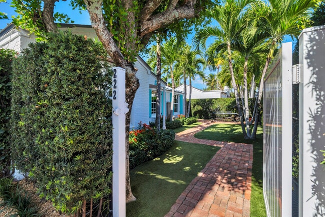 Building Photo - 222 S County Rd