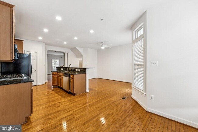 Building Photo - 8915 Amelung St