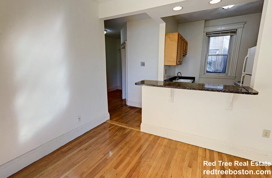 Building Photo - 195 Park Dr