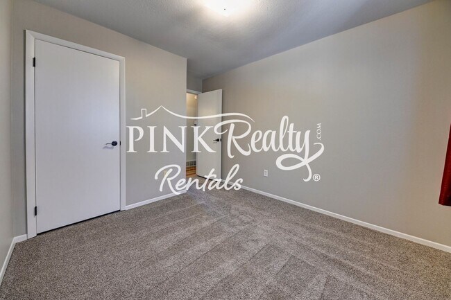 Building Photo - Nice 4 Bedroom Close to Peterson AFB and S...