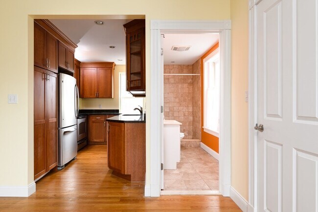 Building Photo - 57 Magazine St