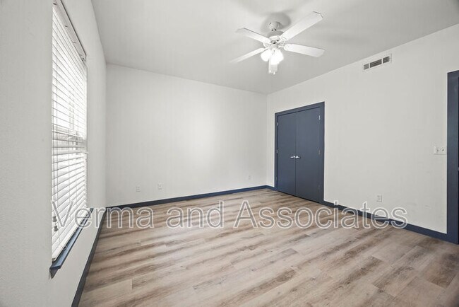 Building Photo - 2619 N Quality Ln
